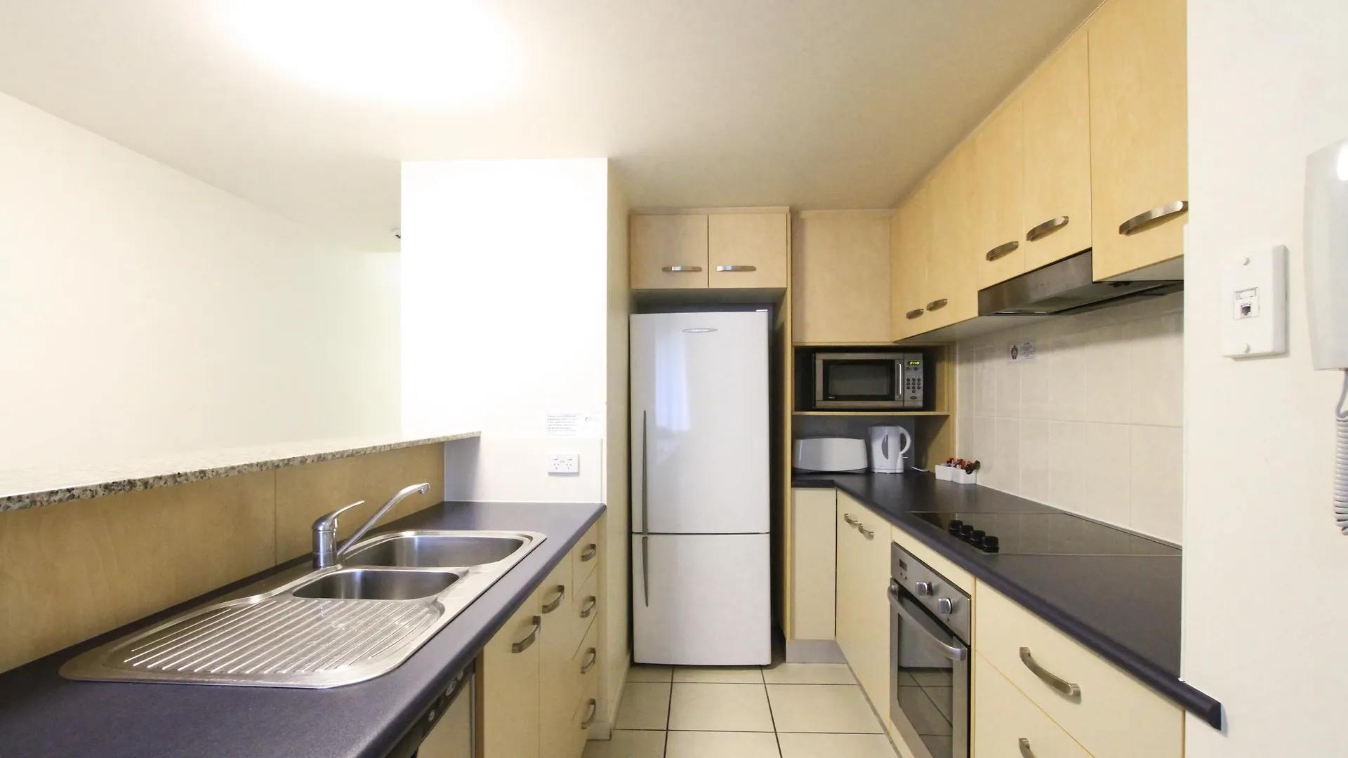 **** Aparthotel Caloundra Central Apartment Hotel Official Australia
