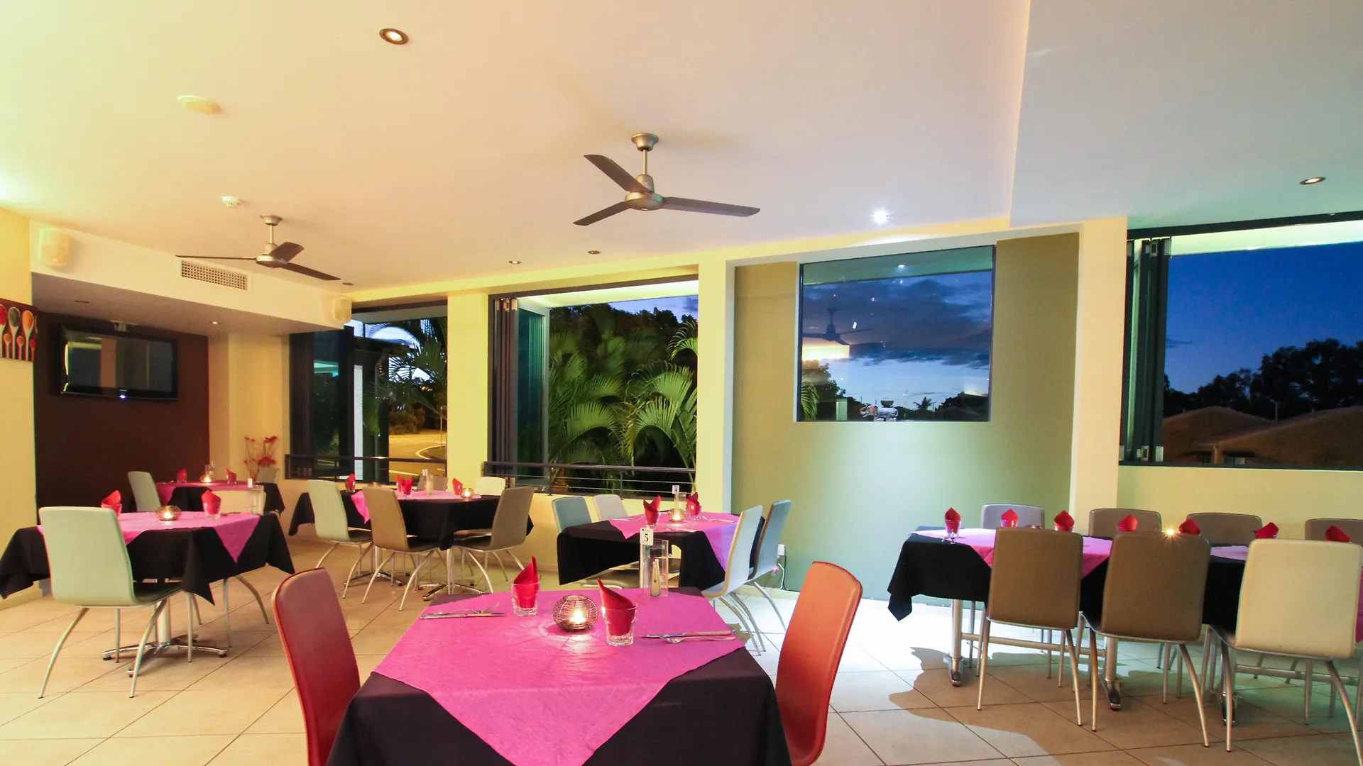 Caloundra Central Apartment Hotel Official 4*,  Australia