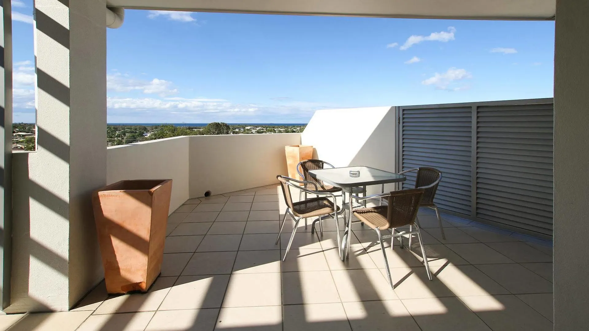Caloundra Central Apartment Hotel Official 4*,  Australia