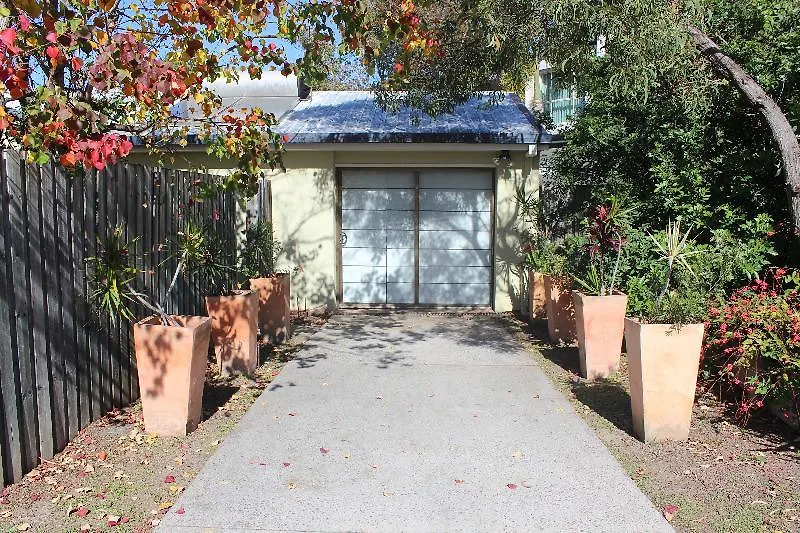 Caloundra Central Apartment Hotel Official 4*,  Australia